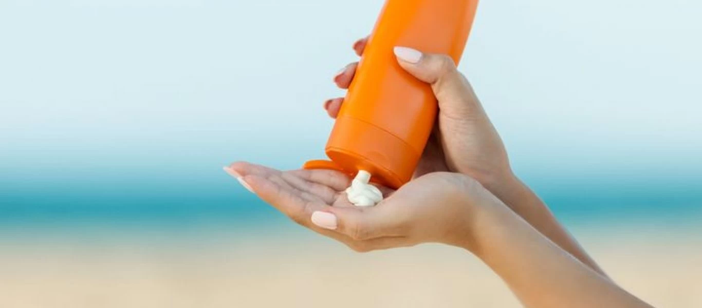 Αυτή είναι η σωστή ποσότητα αντηλιακού που πρέπει να βάζεις